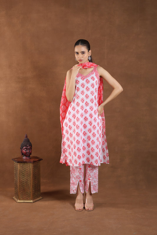Light Rose Sleeveless Kurta Set